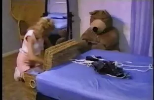 XXX フィスティングとクソ彼女の従順とともにa巨大なおもちゃ エロ 動画 女子 の ため の