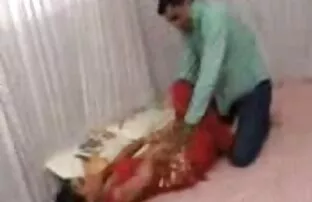 XXX イェニー-スミス公共のフラッシュはお守りを通して見る 女性 の ため の 官能 動画