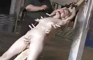 XXX クリス-リアは剥がされ、触れられます 女性 の 為 の h 動画