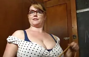 XXX ビッグTとtは注がれたガールフレンドがぶっかけを得る 無料 動画 エロメン