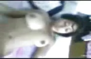 XXX 姫は彼女の胸の間を撫でることができます エロ 動画 無料 女子 向け