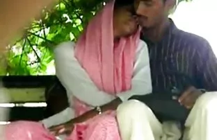 XXX かわいい十代は犯さタイトなお尻を取得！ 無料 エロ 動画 女性 用